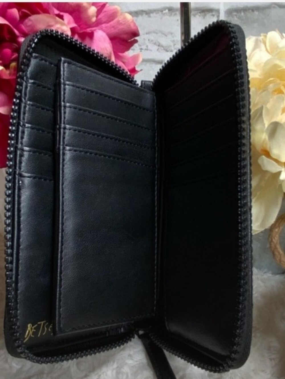 Betsey Johnson- Heart π€ Quilted Zip Wallet - Wristlet - Picture 4 of 5